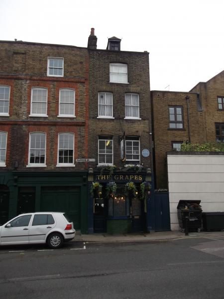 Grapes London E14 taken Nov 2013. (Pub, External). Published on 03-12-2013