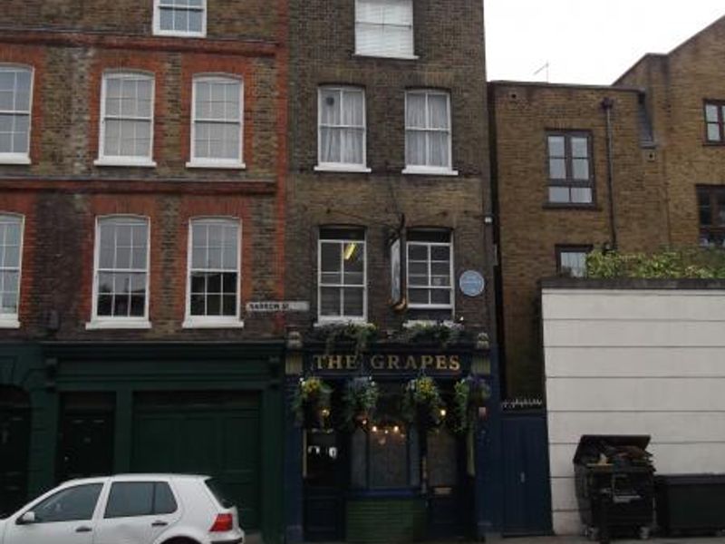 Grapes London E14 taken Nov 2013. (Pub, External). Published on 03-12-2013
