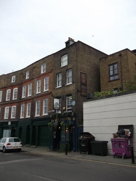 Grapes London E14 taken Nov 2013. (Pub, External). Published on 03-12-2013
