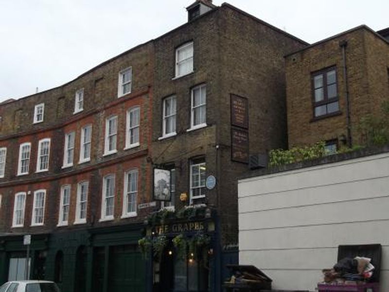 Grapes London E14 taken Nov 2013. (Pub, External). Published on 03-12-2013