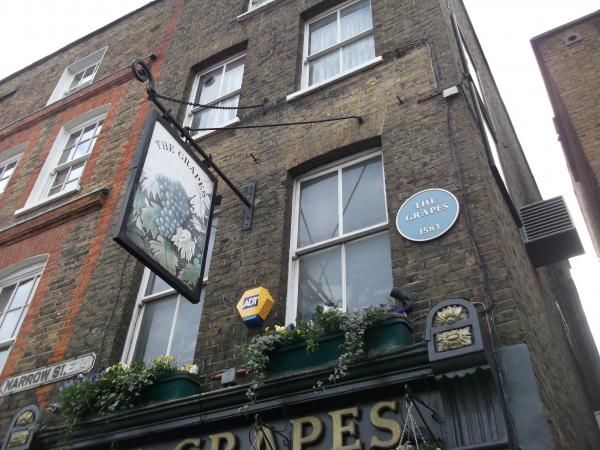 Grapes London E14 taken Jan 2014. (Pub, External). Published on 23-01-2014