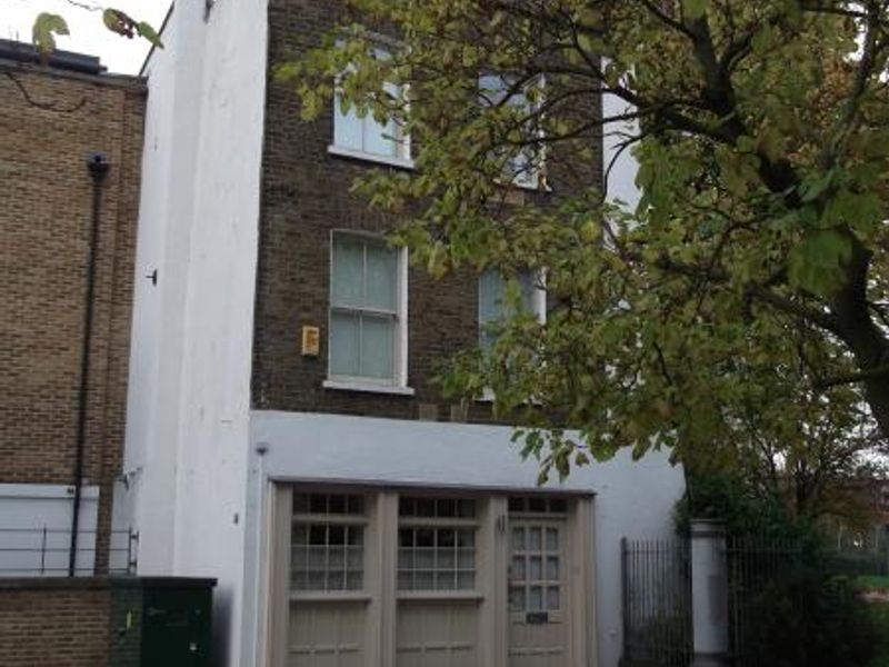 Black Horse-House They Left Behind (site of) London E14 taken No. (Pub, External). Published on 23-01-2014