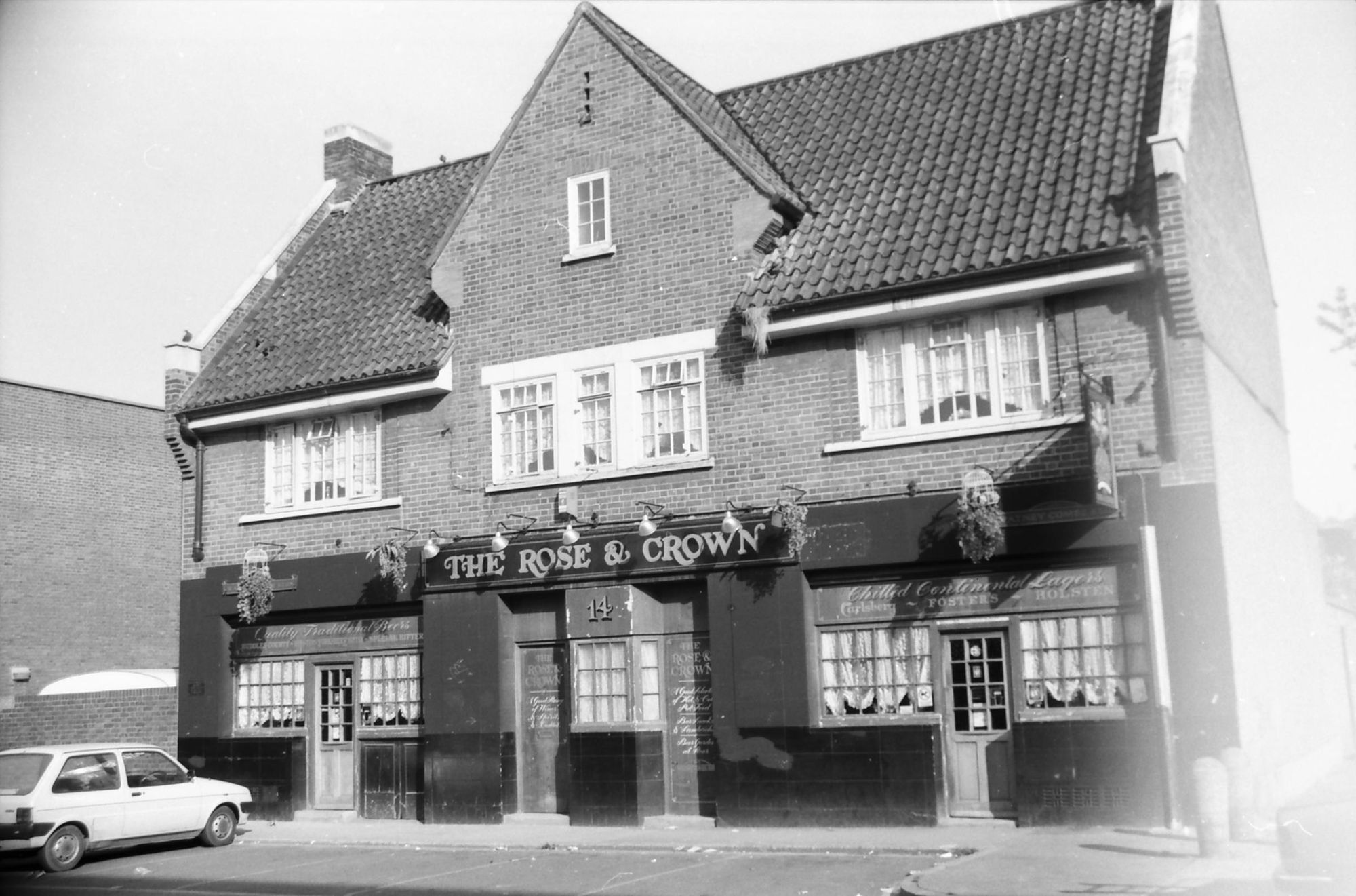 Rose & Crown London E14 taken 18 Sept 1988.. (Pub, External). Published on 15-11-2018