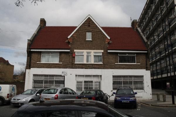 Rose & Crown London E14. (Pub, External). Published on 08-11-2013