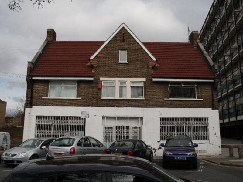 Rose & Crown London E14. (Pub, External). Published on 08-11-2013