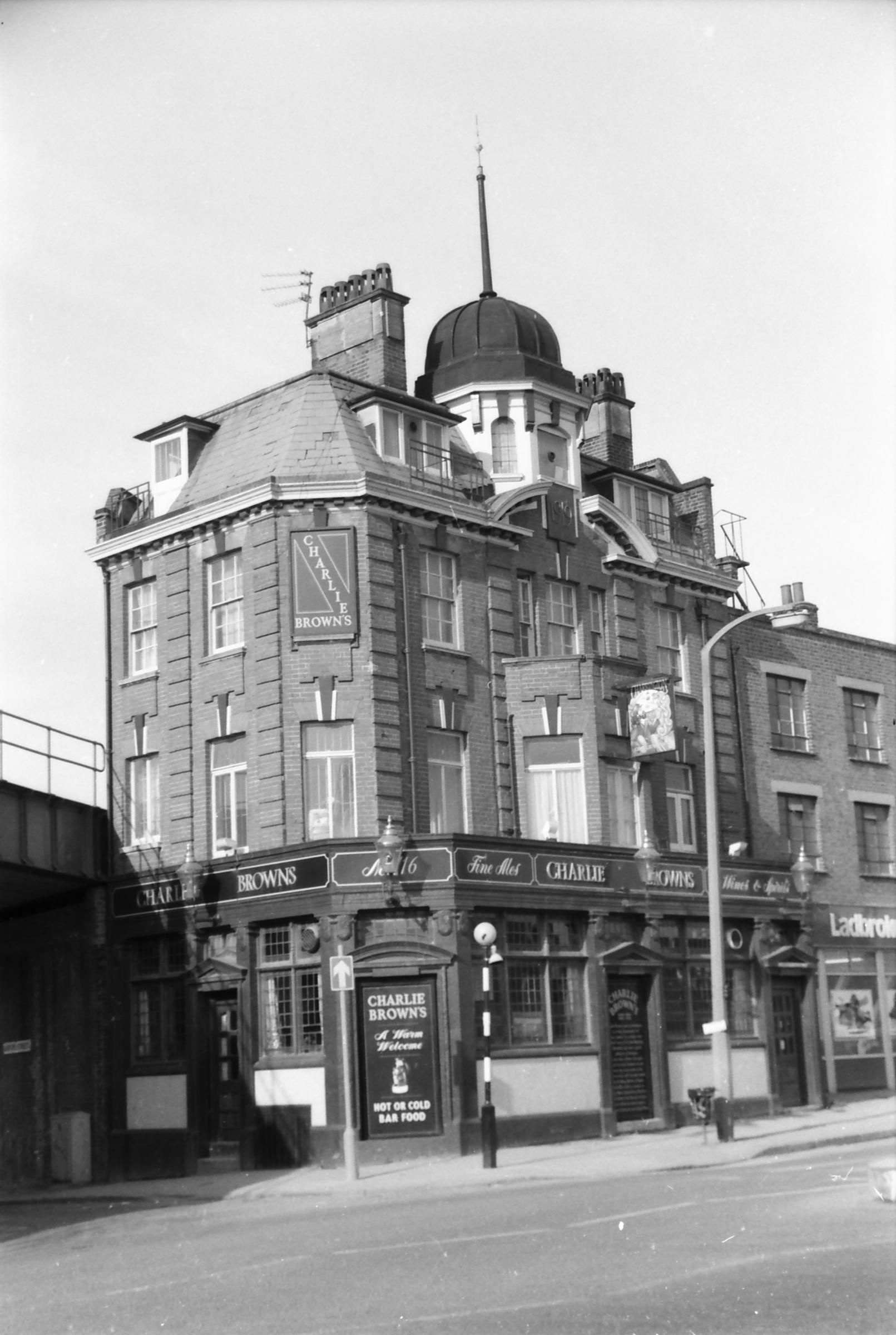 E14-CharlieBrowns taken 18 Sept 1988.. (Pub, External, Key). Published on 15-11-2018