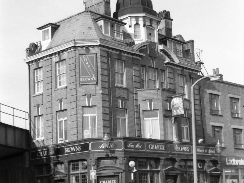 E14-CharlieBrowns taken 18 Sept 1988.. (Pub, External, Key). Published on 15-11-2018 
