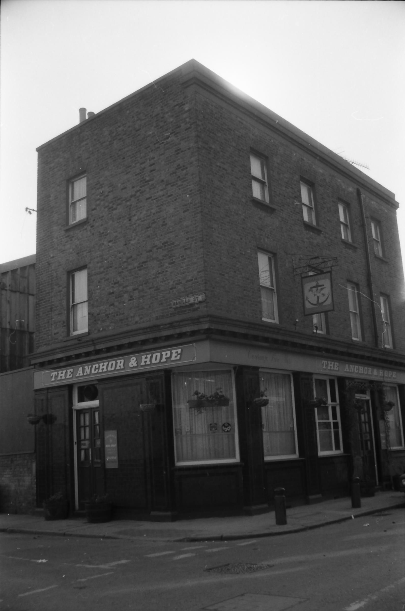 Anchor & Hope London E14 taken 1 Oct 1988.. (Pub, External, Key). Published on 15-11-2018