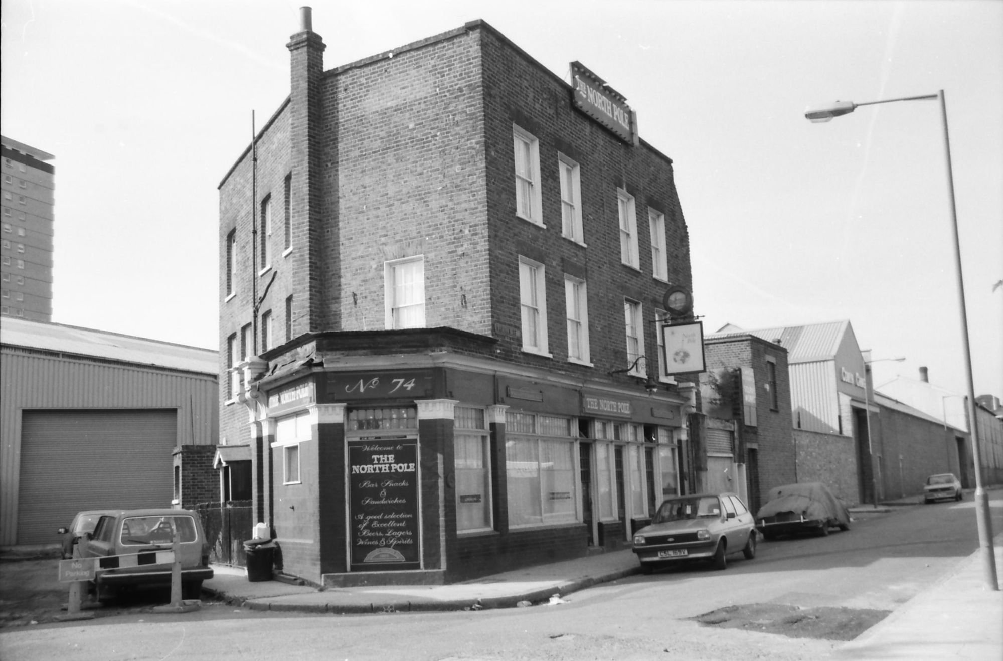 North Pole London E14 taken 1 Oct 1988.. (Pub, External). Published on 15-11-2018