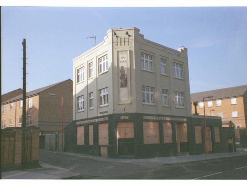 Vulcan London E14 taken in 1994. (Pub, External). Published on 08-11-2013