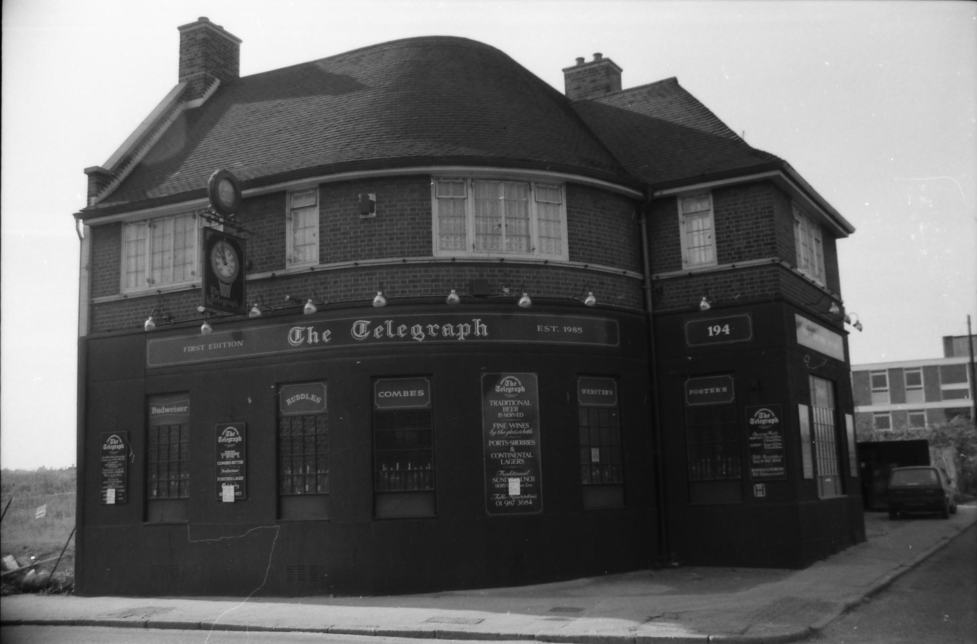 Telegraph London E14 taken 1 Oct 1988.. (Pub, External, Key). Published on 15-11-2018