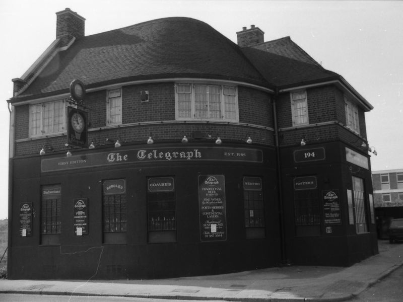 Telegraph London E14 taken 1 Oct 1988.. (Pub, External, Key). Published on 15-11-2018 