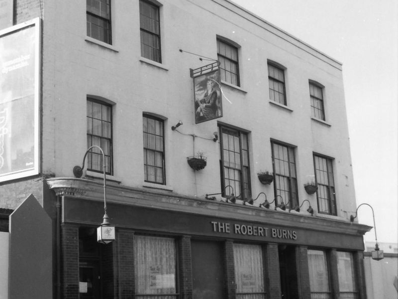 Robert Burns London E14 taken 1 Oct 1988.. (Pub, External, Key). Published on 15-11-2018