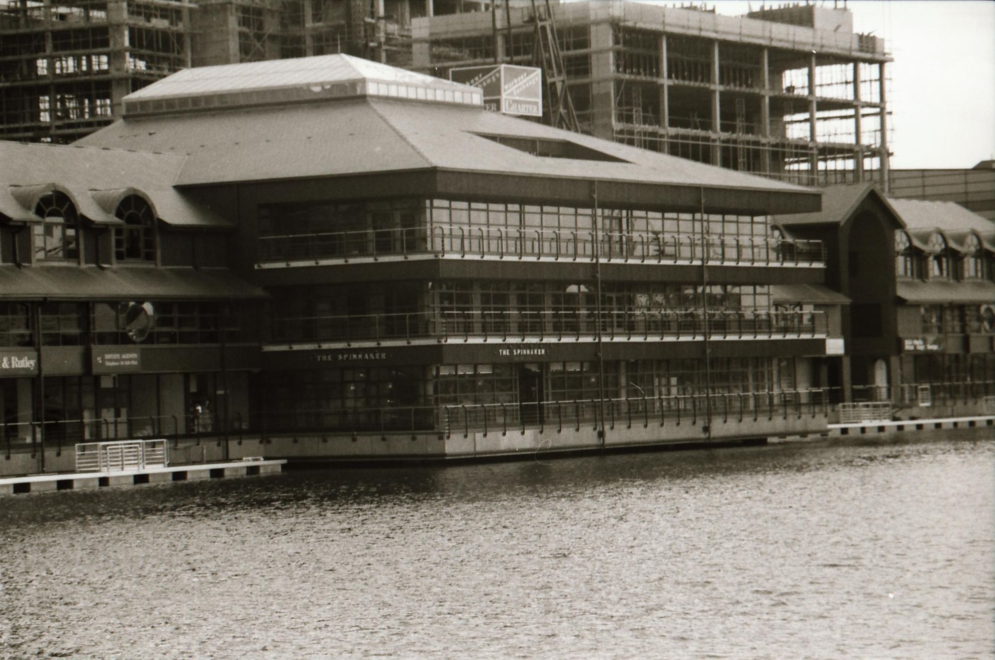Spinnaker London E14 taken in Aug 1989.. (Pub, External, Key). Published on 15-11-2018