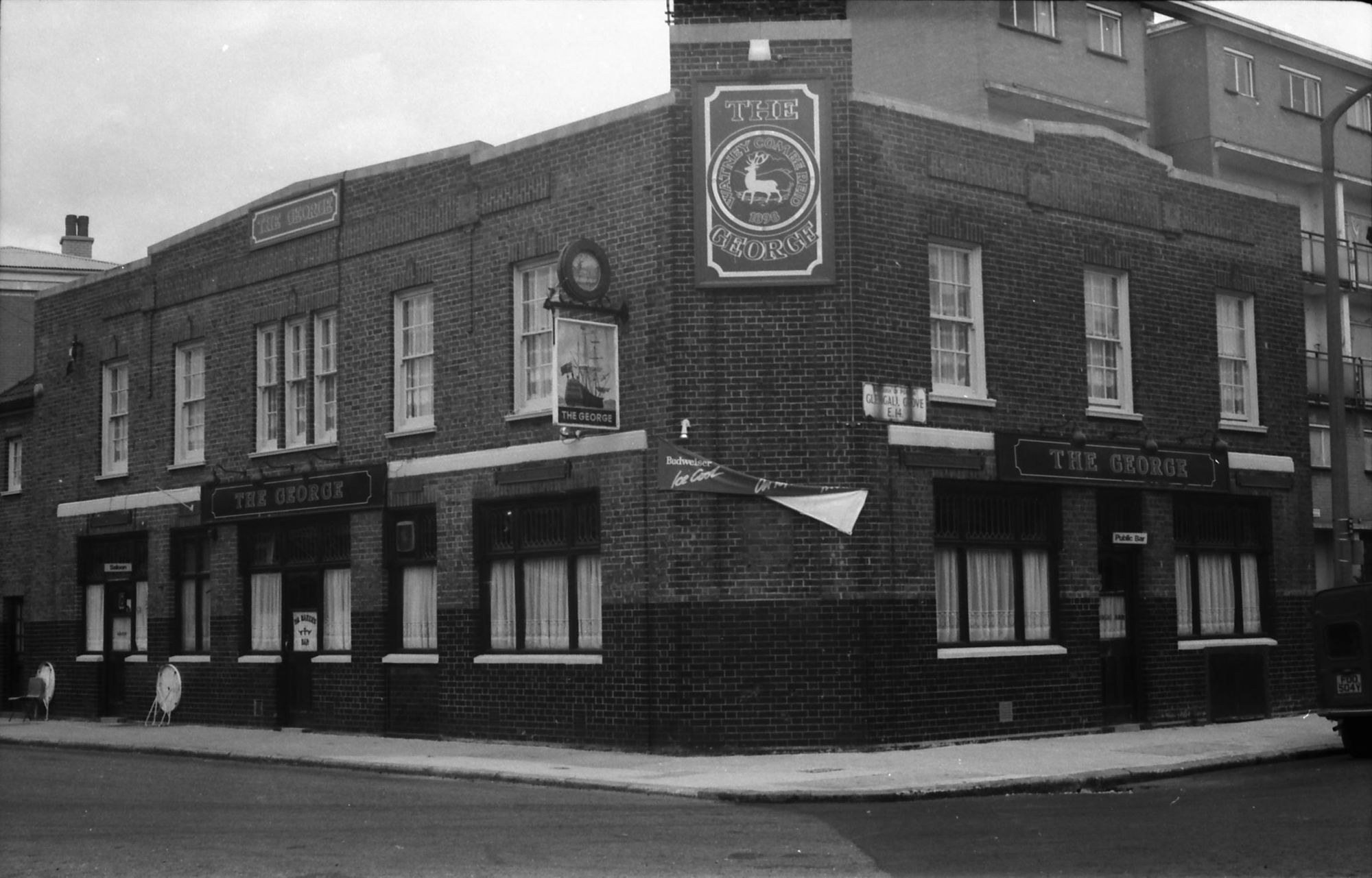 George London E14 taken in May 1986.. (Pub, External). Published on 15-11-2018