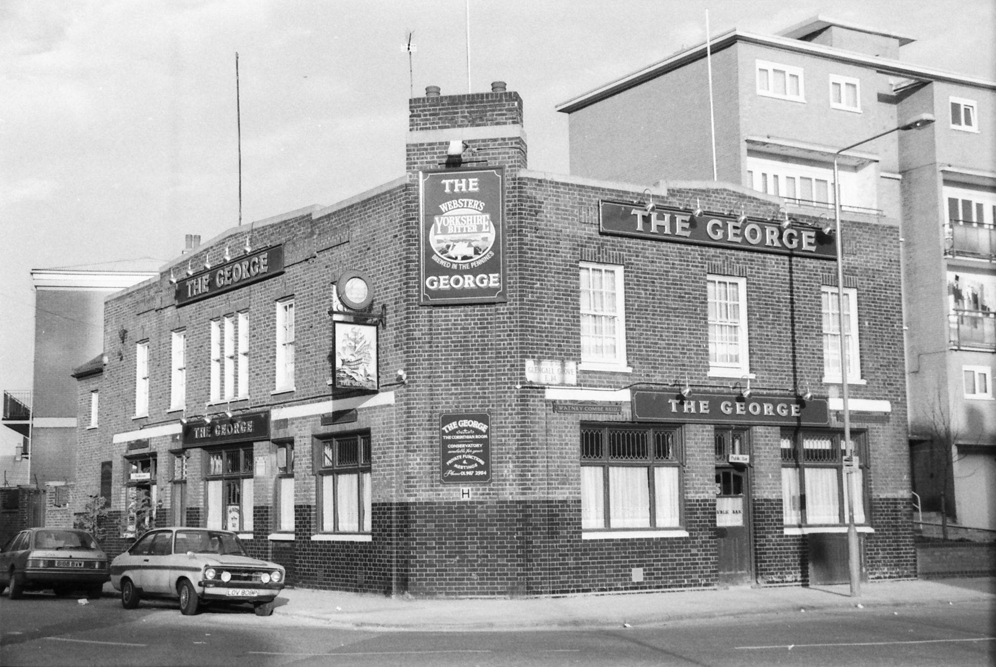 George London E14 taken in Feb 1989.. (Pub, External). Published on 15-11-2018