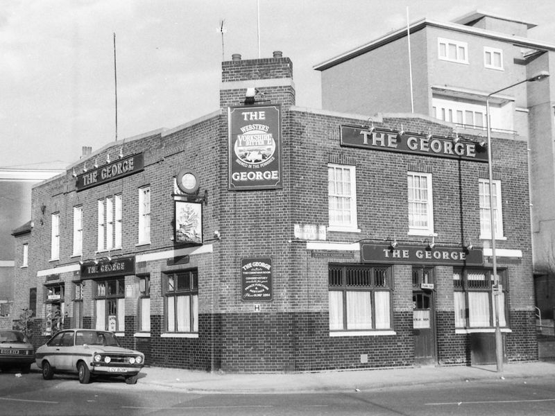 George London E14 taken in Feb 1989.. (Pub, External). Published on 15-11-2018 