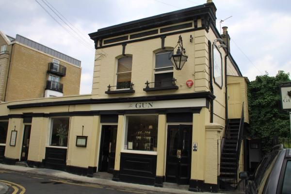 Gun London E14. (Pub, External). Published on 08-11-2013