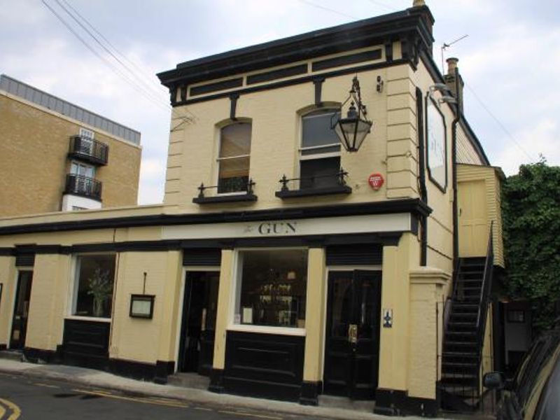 Gun London E14. (Pub, External). Published on 08-11-2013 