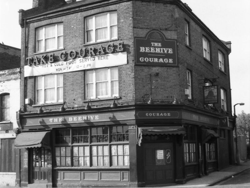 Beehive London E14 taken 18 Sept 1988.. (Pub, External). Published on 15-11-2018 