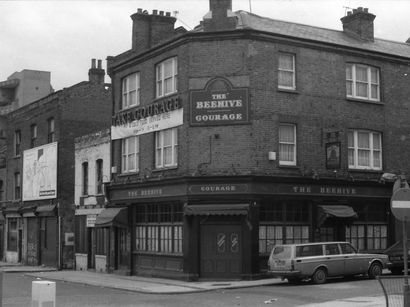 Beehive London E14 taken in 1987.. (Pub, External). Published on 15-11-2018 