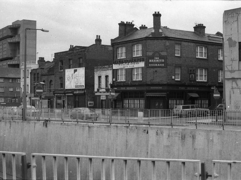 Beehive London E14 taken in 1987.. (Pub, External). Published on 15-11-2018 
