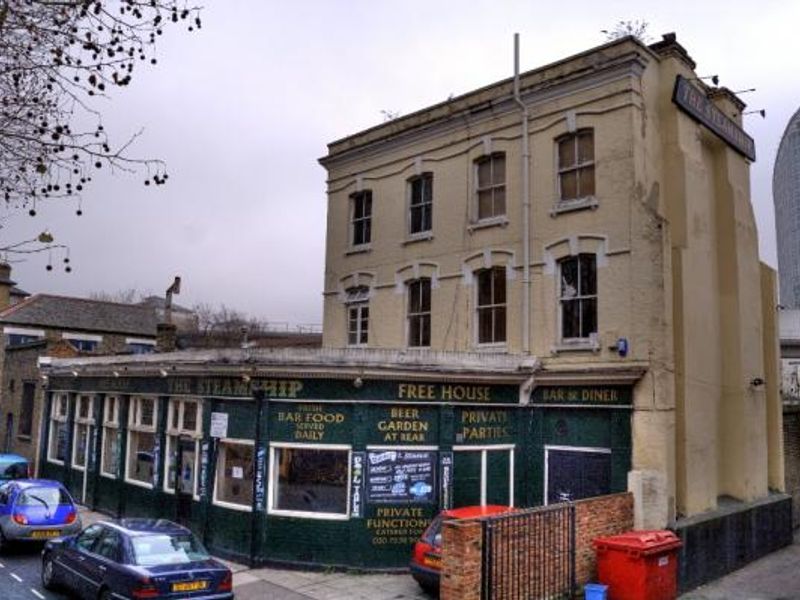 Steamship London E14. (Pub, External). Published on 08-11-2013 