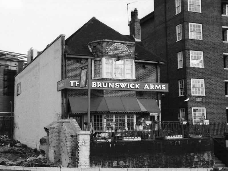 E14-BrunswichArms taken Feb 1989.. (Pub, External, Key). Published on 15-11-2018