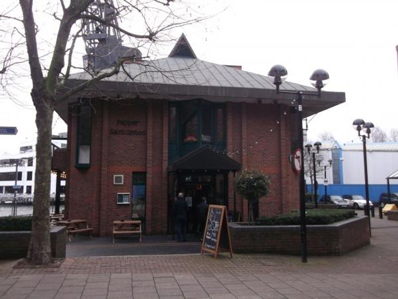 Pepper St Ontoid London E14 taken Dec 2014. (Pub, External). Published on 28-01-2015