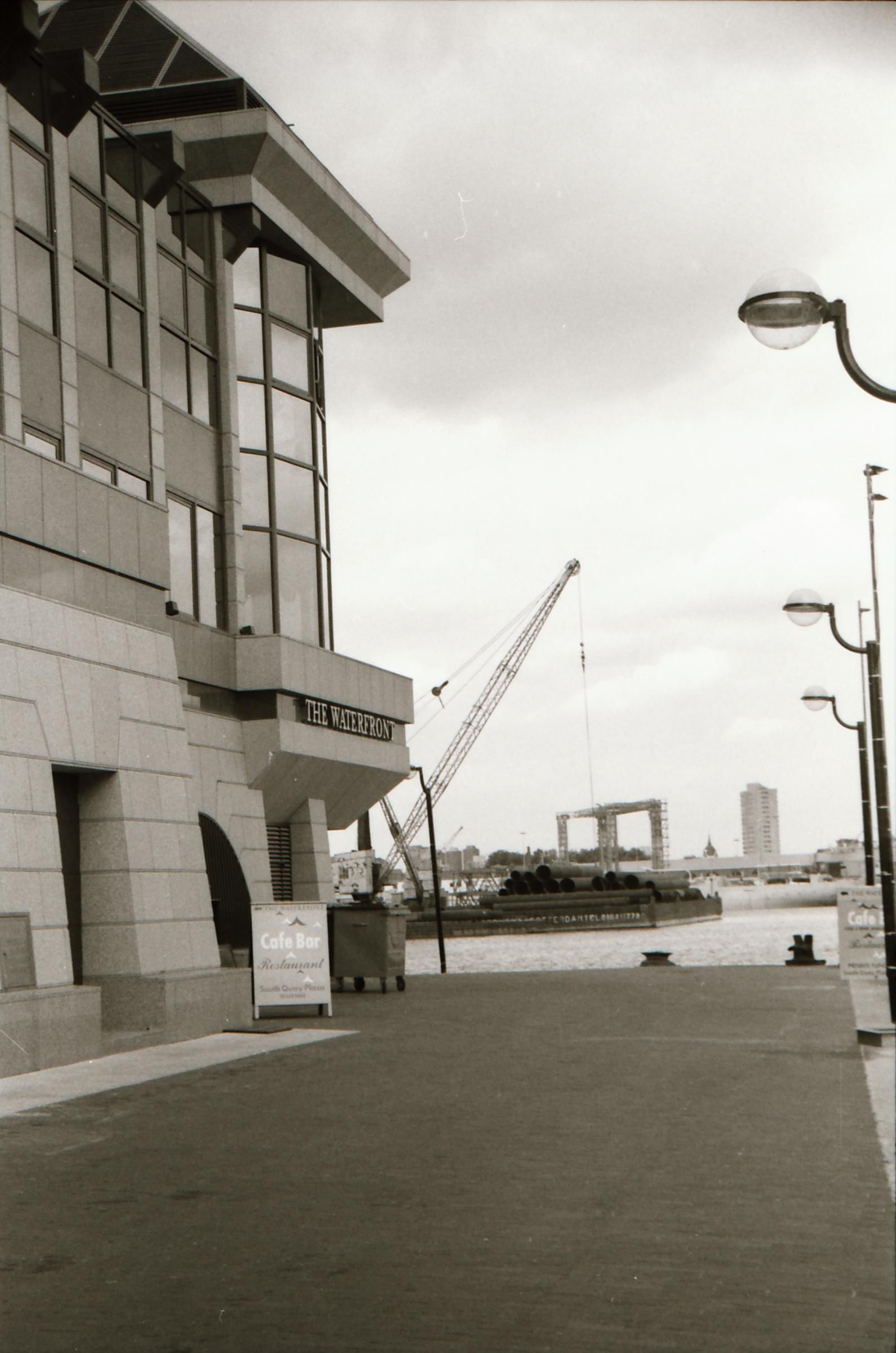 Waterfront London E14 taken in Aug 1989.. (Pub, External). Published on 13-04-2019