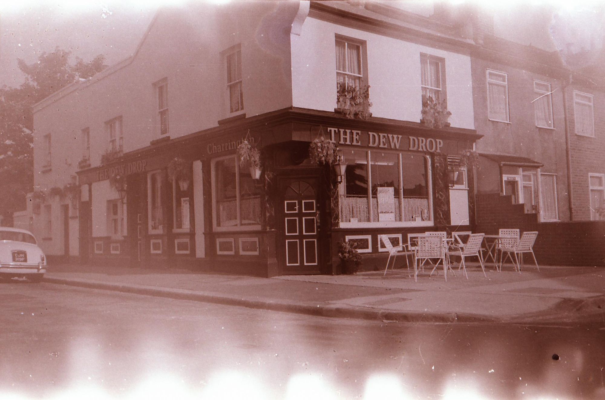 Dew Drop Inn London E15 taken in 1985.. (Pub, External). Published on 25-11-2018