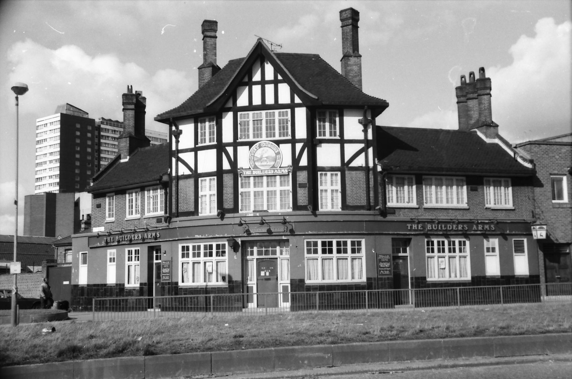 Builders Arms London E15 taken Oct 1988.. (Pub, External). Published on 25-11-2018