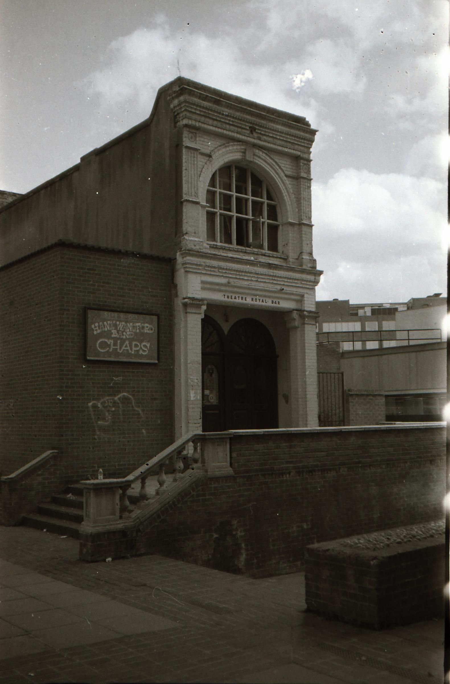 Threatre Royal London E15 in 1985.. (Pub, External). Published on 25-11-2018