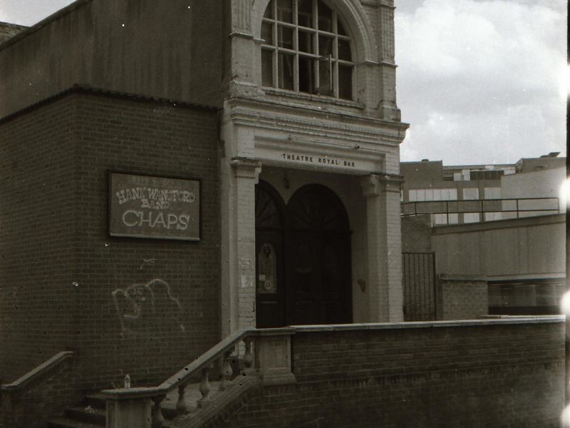Threatre Royal London E15 in 1985.. (Pub, External). Published on 25-11-2018