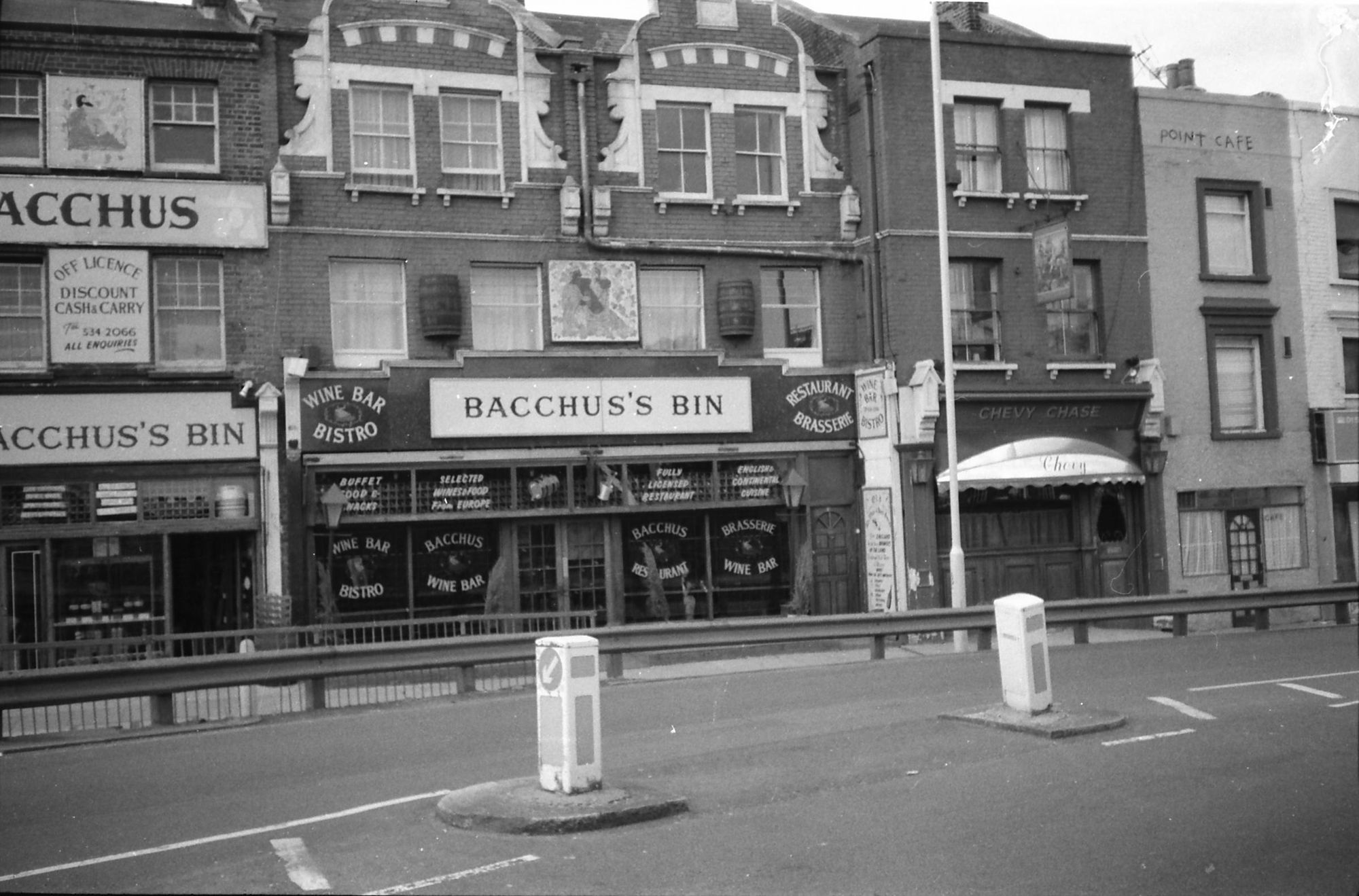Bacchuss Bin London E15 in 1985.. (Pub, External). Published on 25-11-2018