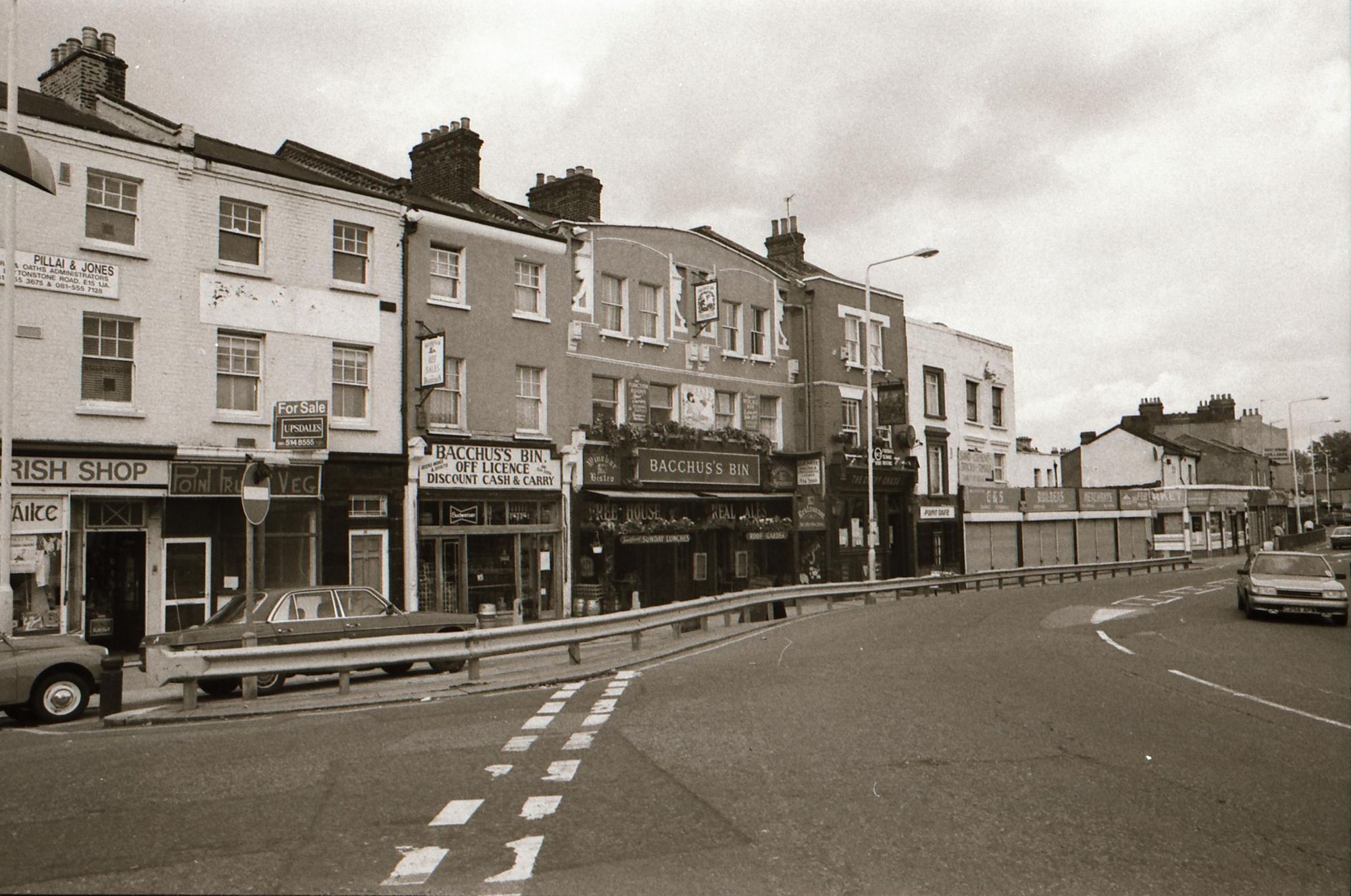 Bacchus' Bin London E15 taken in May 1994.. (Pub, External). Published on 25-11-2018