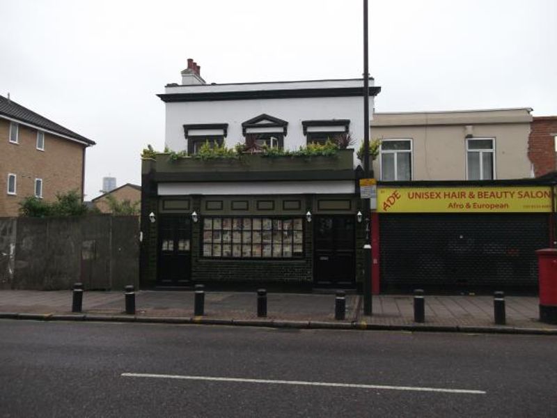 Royal Oak London E15 taken May 2013. (Pub, External, Key). Published on 04-12-2013