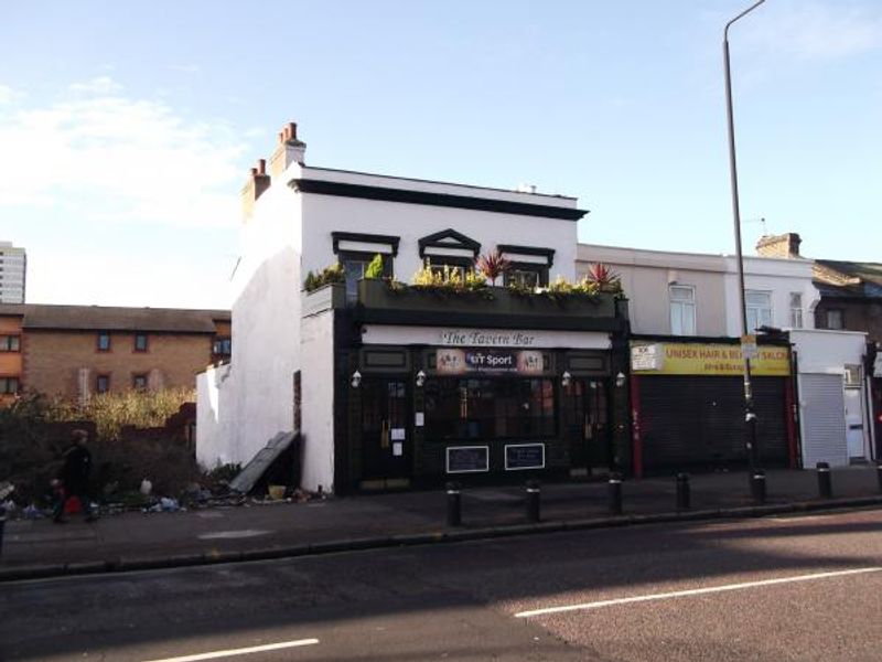 Royal Oak-Glitterball London E15 taken Jan 2014. (Pub, External). Published on 23-01-2014