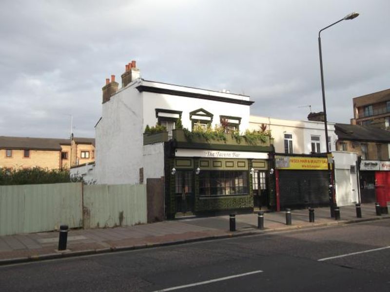 Royal Oak London E15 taken Aug 2014. (Pub, External). Published on 31-10-2014