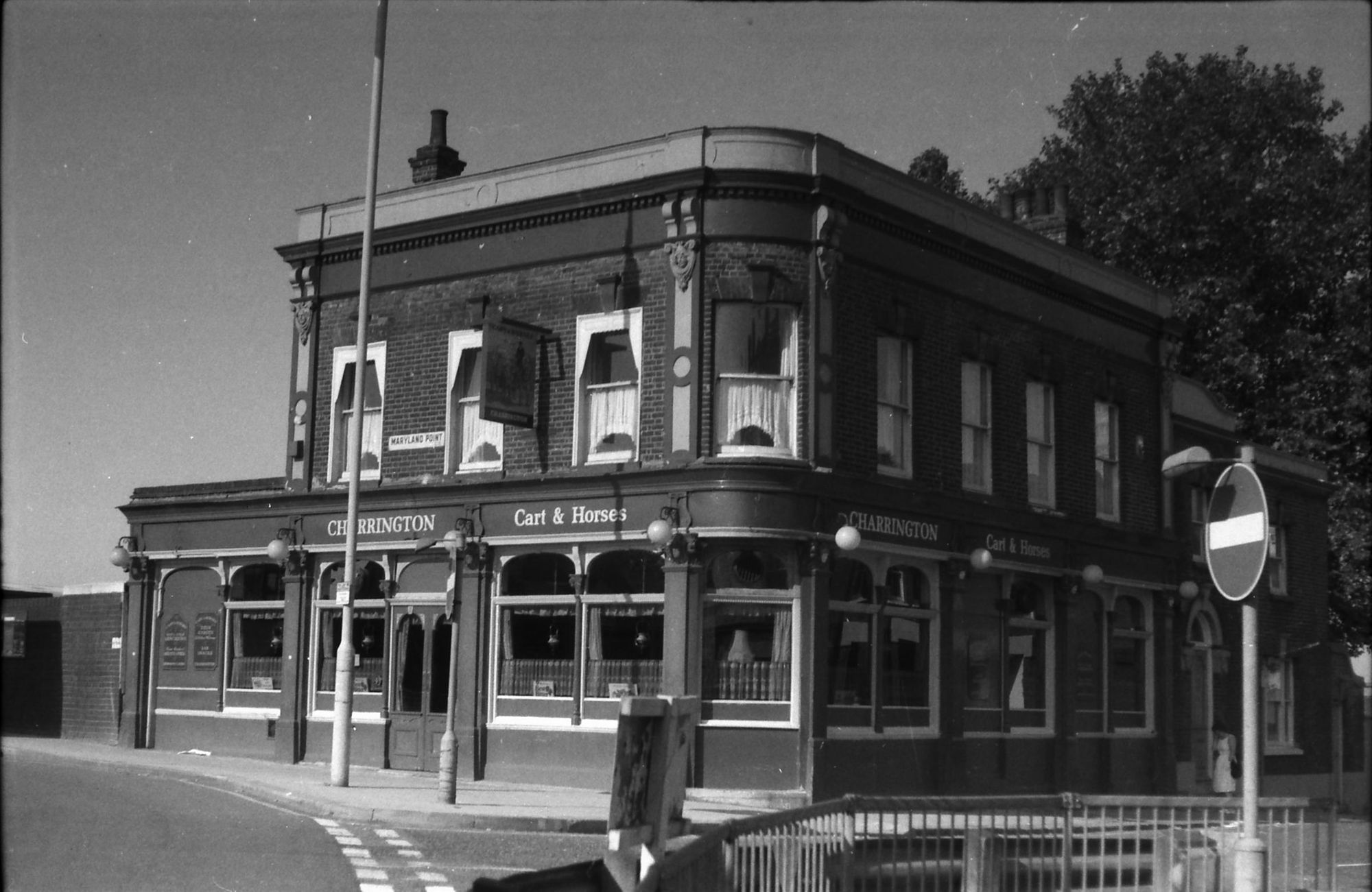 Cart & Horses London E15 taken in 1987.. (Pub, External). Published on 25-11-2018