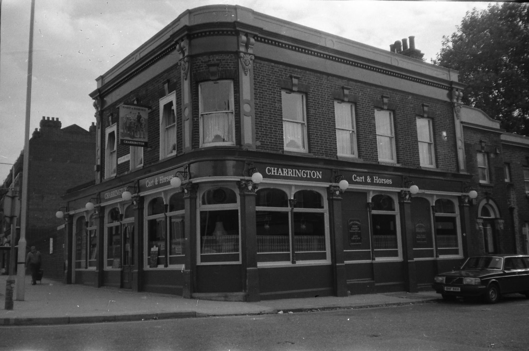 Cart & Horses London E15 taken in 1985.. (Pub, External). Published on 25-11-2018