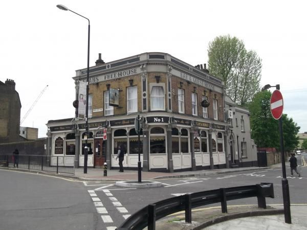 Cart & Horses London E15. (Pub, External). Published on 10-11-2013