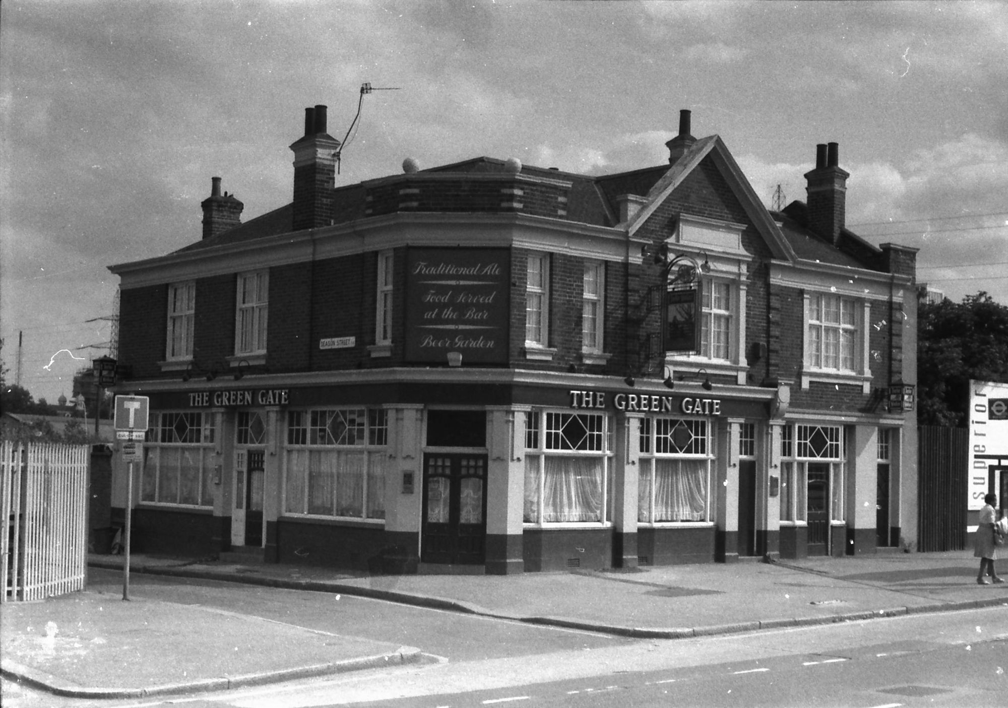 Green Gate London E15 taken in 1987.. (Pub, External, Key). Published on 25-11-2018