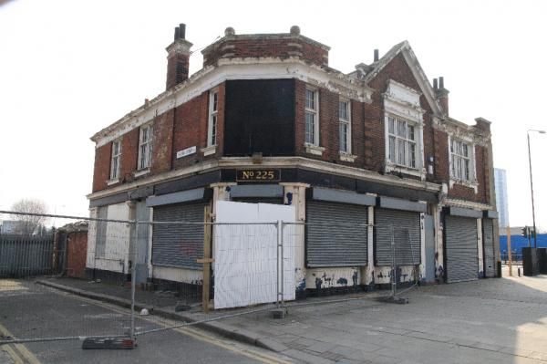 Green Gate London E15. (Pub, External). Published on 10-11-2013