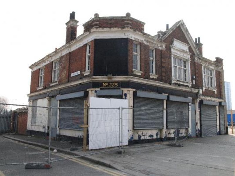 Green Gate London E15. (Pub, External). Published on 10-11-2013 