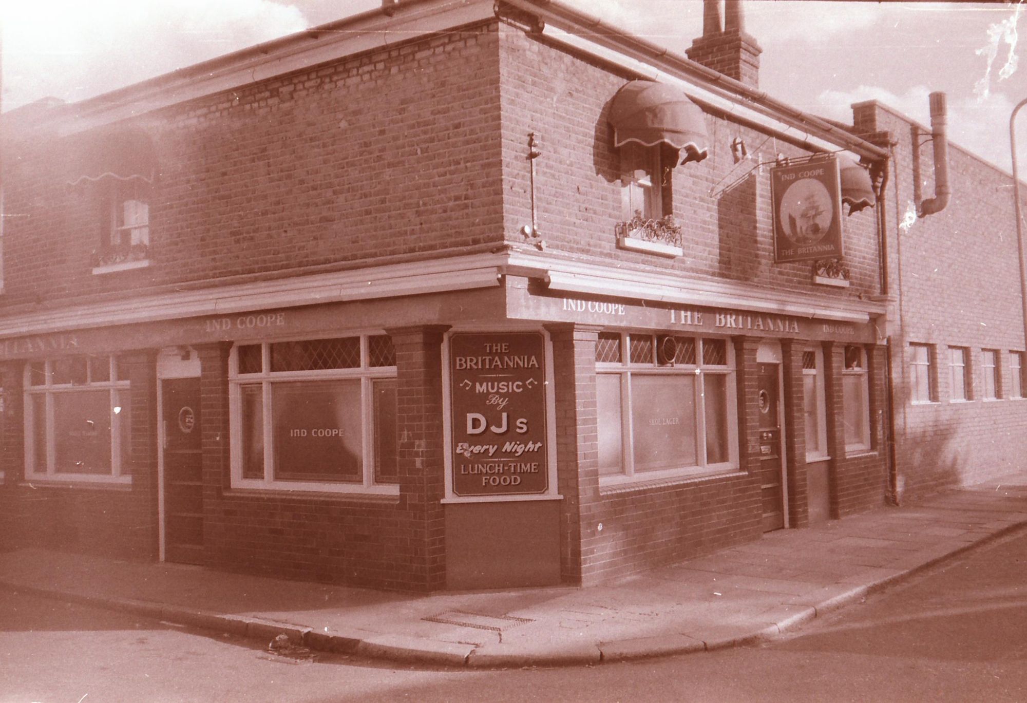 Britannia London E15 taken in 1985.. (Pub, External). Published on 25-11-2018