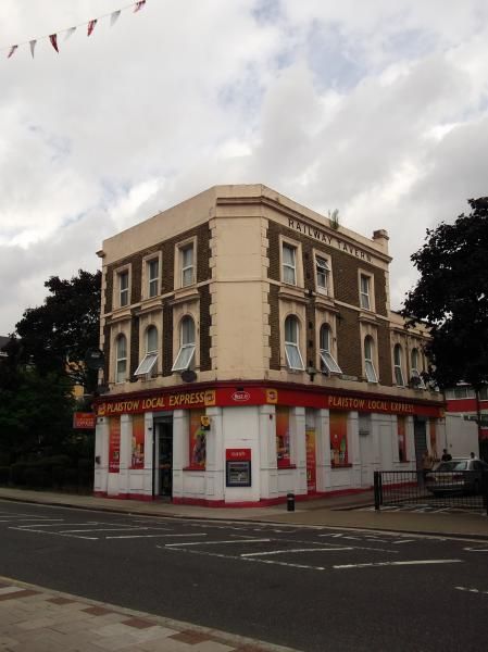 Railway Tavern Paistow Rd London E15 taken Aug 2012. (Pub, External). Published on 11-11-2013