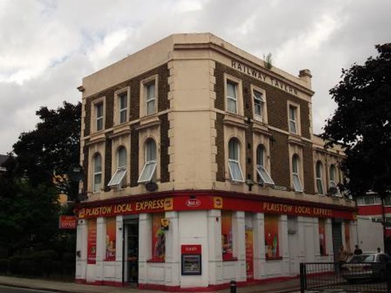 Railway Tavern Paistow Rd London E15 taken Aug 2012. (Pub, External). Published on 11-11-2013