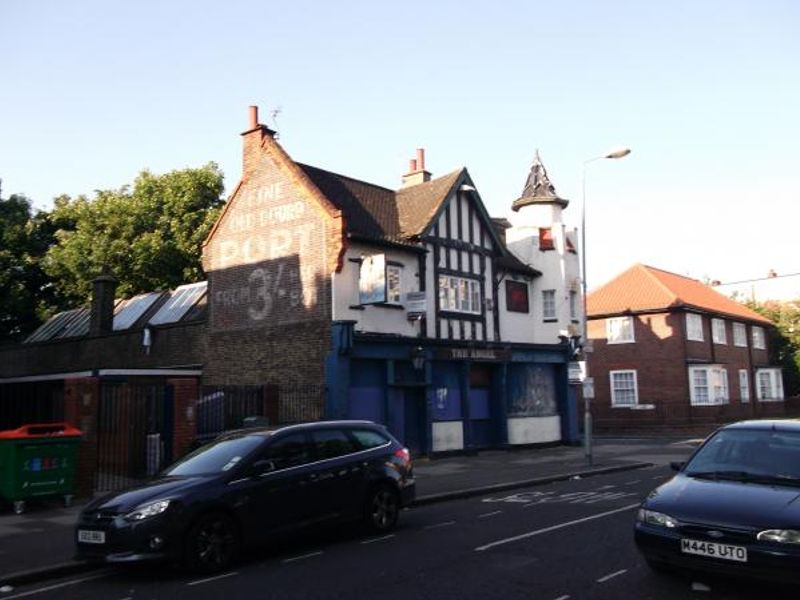 Angel London E15 taken July 2012. (Pub, External). Published on 10-11-2013 