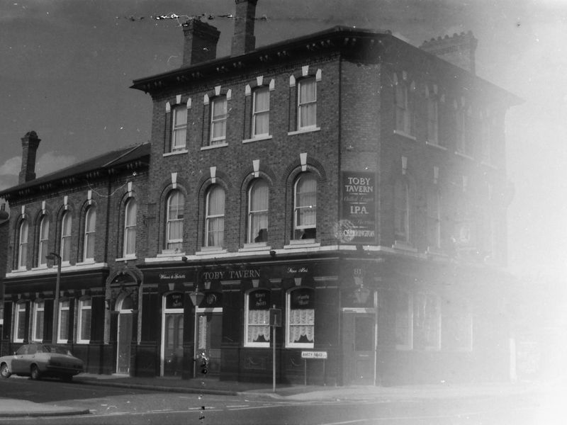 Toby Tavern London E15 taken in 1987.. (Pub, External). Published on 25-11-2018